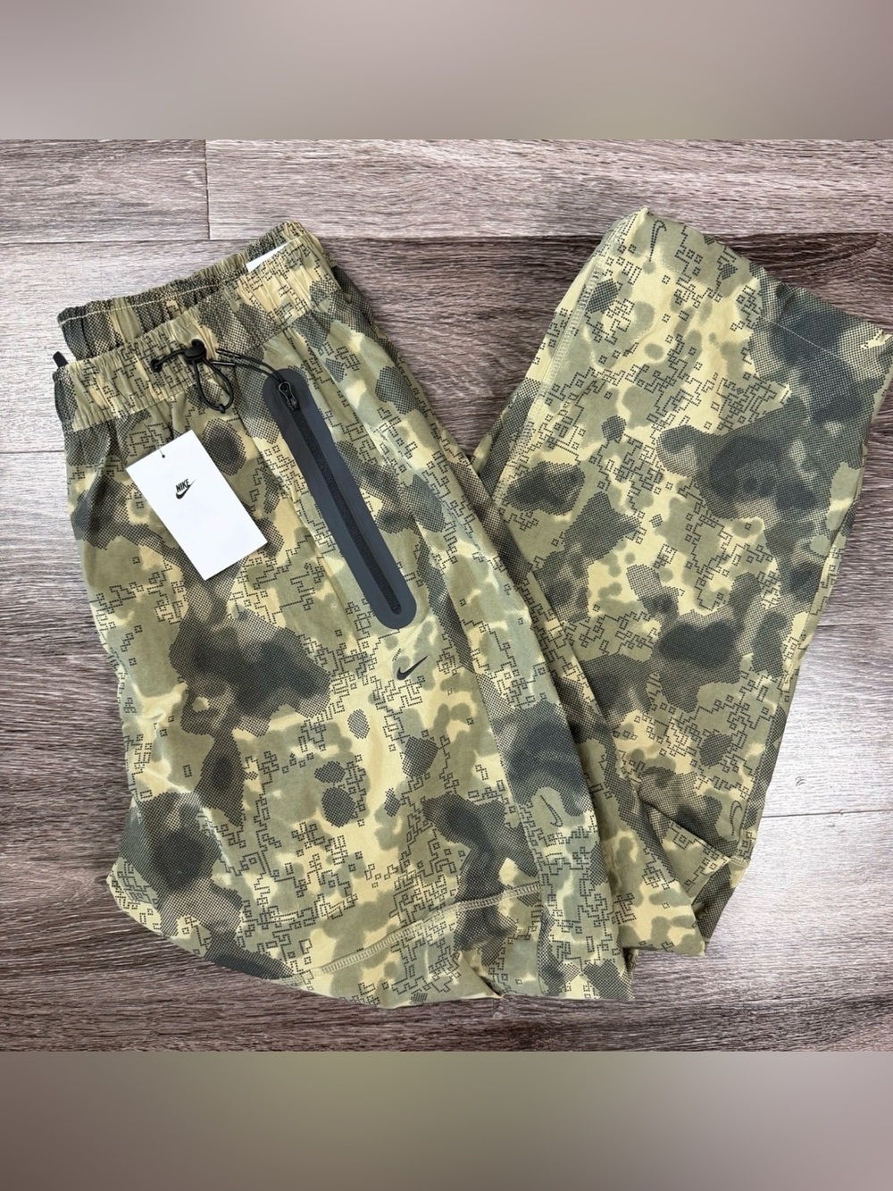 Nike Tech Men's Dri-FIT Woven Camo Loose-Fit Pants HV0972-210 Size M